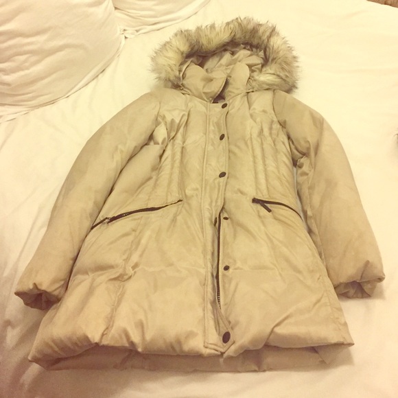 Off-white/ivory/cream insulated snow/puffer jacket with fur hood - Picture 1 of 4
